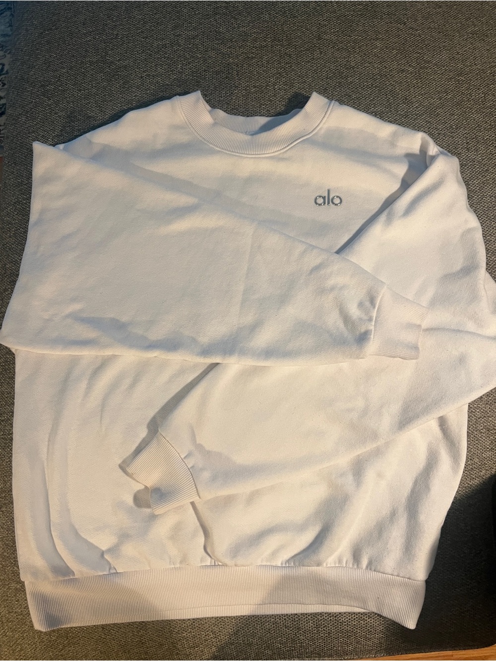 Alo accolade white Crewneck Sweatshirt - size small - excellent condition